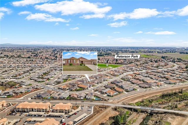 birds eye view of property featuring a residential view