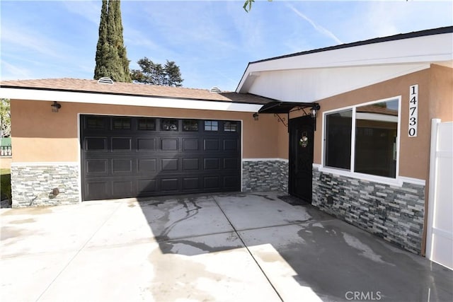 14730 Clark St, Baldwin Park, CA 91706 - garage featuring driveway