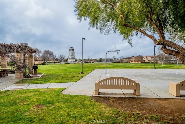 view of property's community featuring a yard