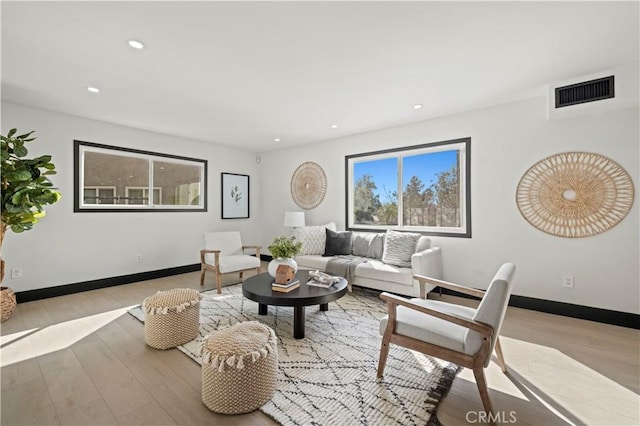 living room featuring visible vents, recessed lighting, baseboards, and wood finished floors