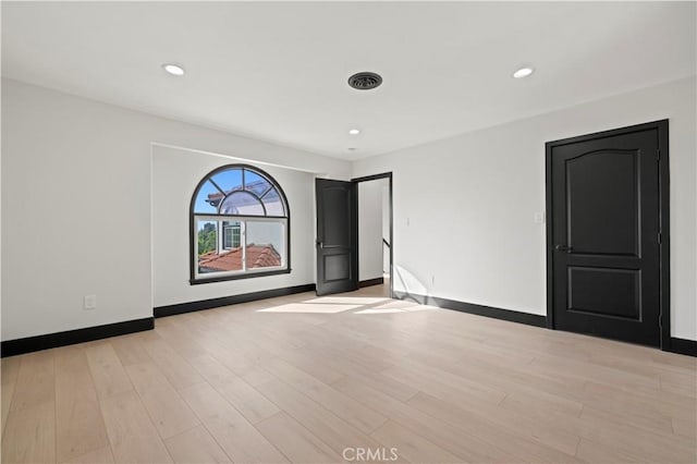 spare room with recessed lighting, visible vents, baseboards, and light wood finished floors