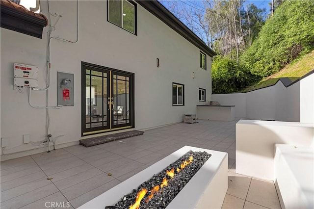 view of patio featuring a fire pit