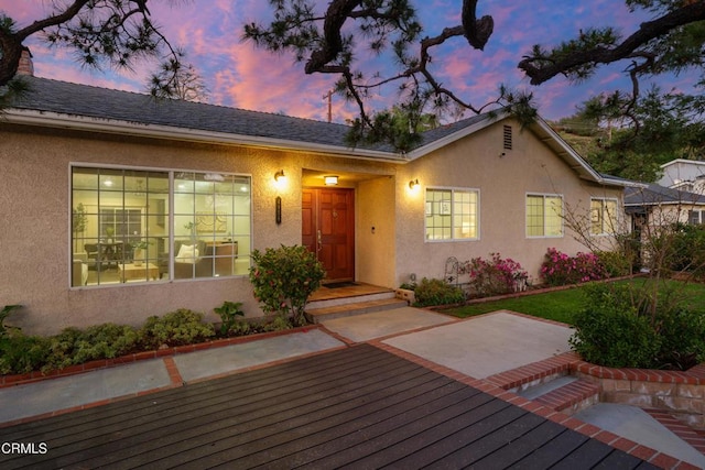 ranch-style home featuring stucco siding