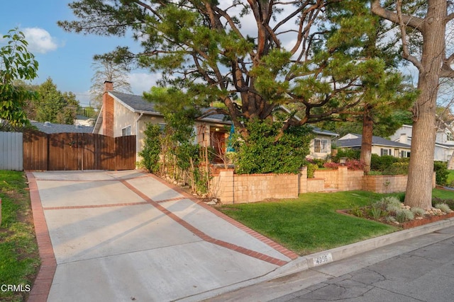 view of front facade with a front yard and fence