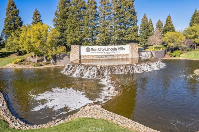 community / neighborhood sign with a water view