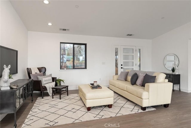 living area featuring visible vents, recessed lighting, baseboards, and wood finished floors