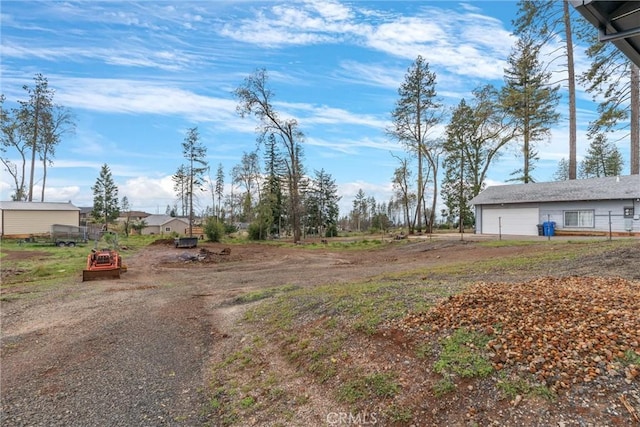 view of yard featuring a garage and driveway