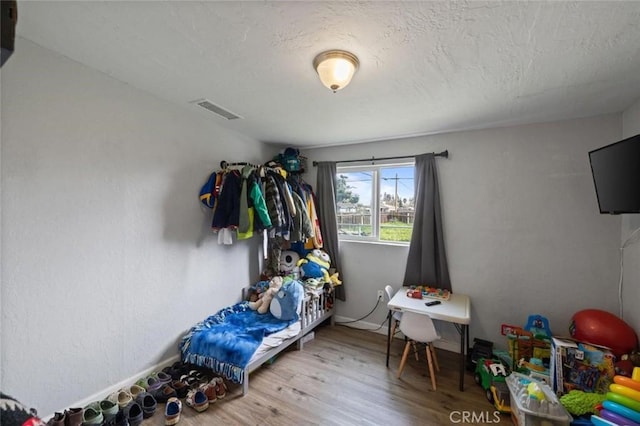 1301 Orange Ave, Chowchilla, CA 93610 - interior space featuring baseboards, wood finished floors, visible vents, and a textured ceiling