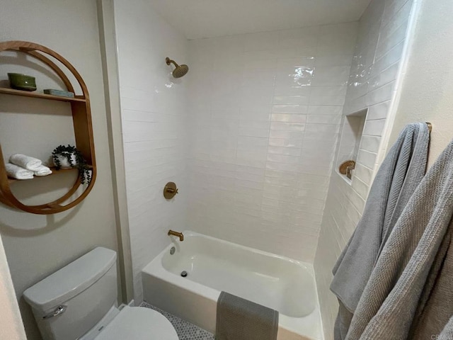 bathroom featuring toilet and washtub / shower combination