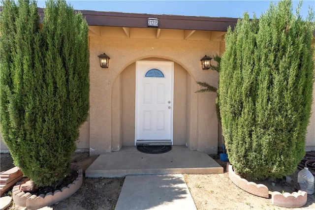 view of exterior entry with stucco siding