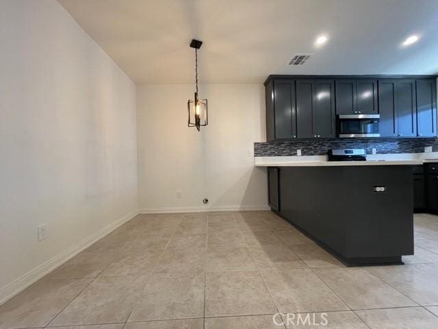 kitchen featuring visible vents, tasteful backsplash, appliances with stainless steel finishes, and light countertops