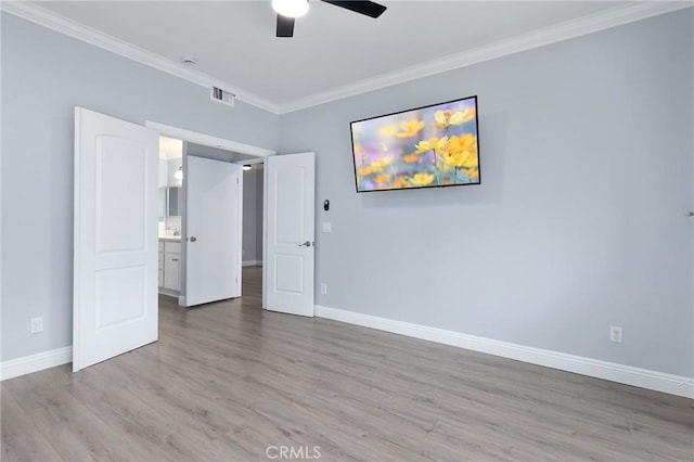 unfurnished room with visible vents, light wood-style floors, crown molding, baseboards, and ceiling fan