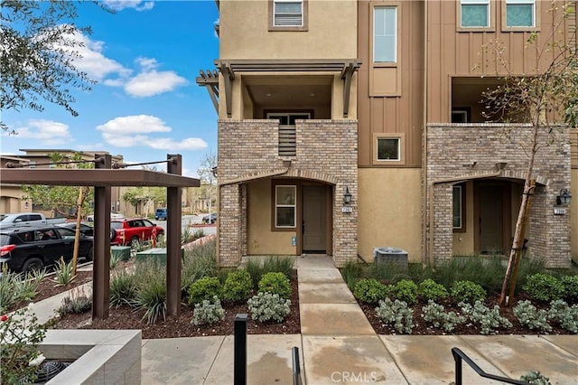 multi unit property featuring stucco siding and board and batten siding