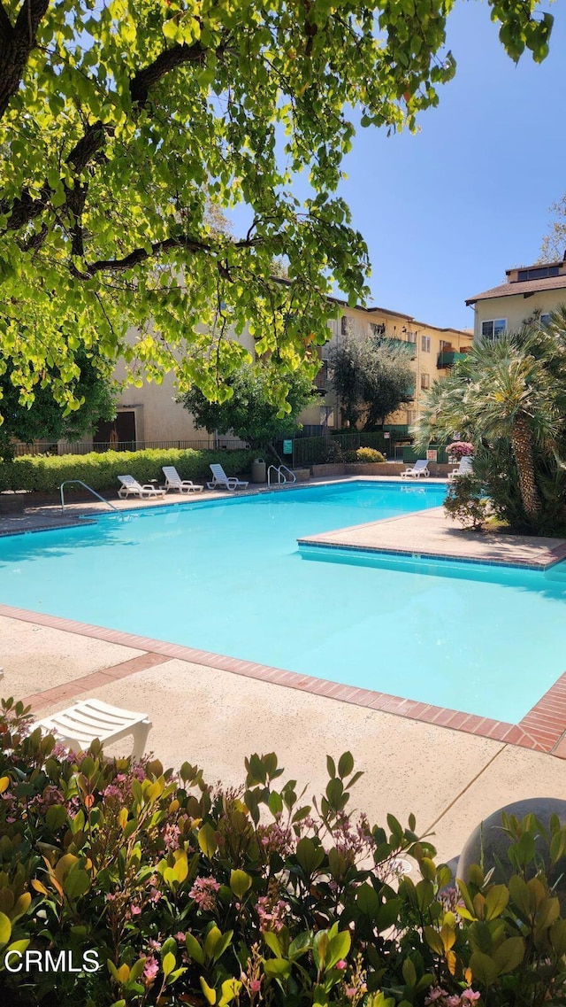 5460 White Oak Ave Unit C339, Los Angeles, CA 91316 - community pool featuring fence