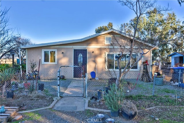 view of front facade featuring a gate and fence