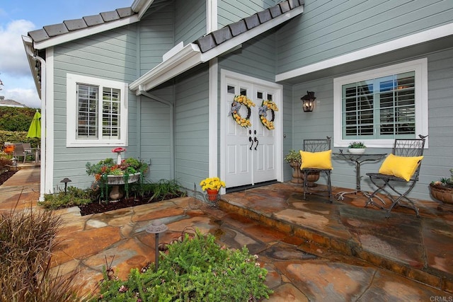 property entrance featuring covered porch