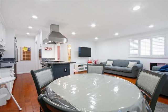 dining area with dark wood finished floors and recessed lighting