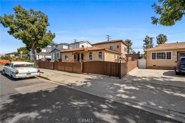 view of front of home featuring crawl space, a gate, a fenced front yard, and stucco siding