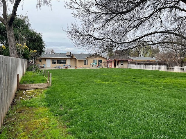 view of yard featuring a fenced backyard