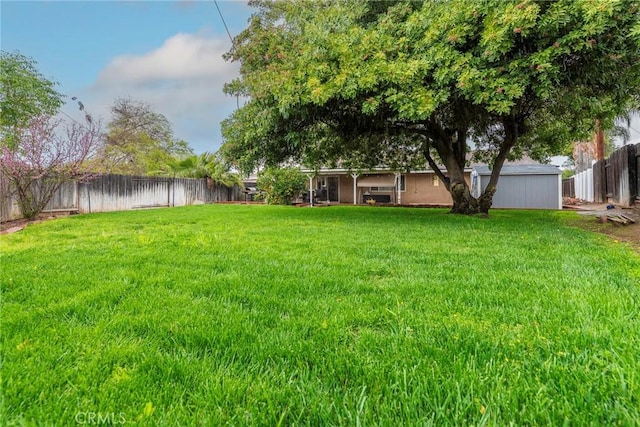 view of yard featuring a fenced backyard