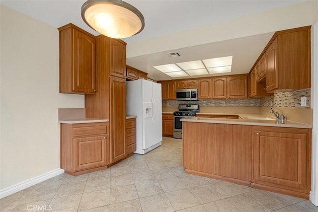 kitchen with tasteful backsplash, visible vents, appliances with stainless steel finishes, and light countertops