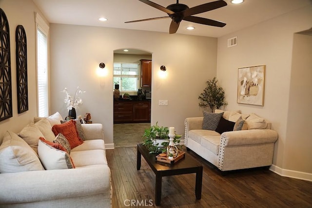 living room featuring dark wood-style floors, recessed lighting, visible vents, and ceiling fan