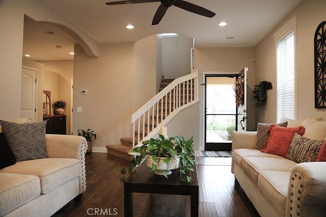 living area with dark wood-style floors, plenty of natural light, a ceiling fan, and recessed lighting