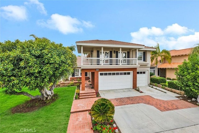 view of front of home featuring a garage, driveway, and stucco siding