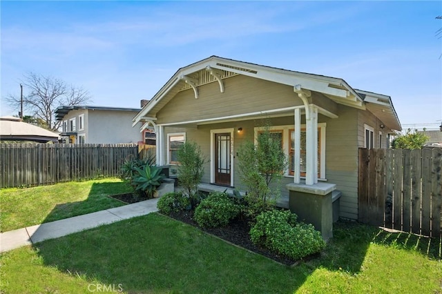 view of front of house featuring a front yard and fence