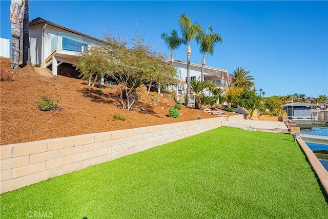 view of yard featuring a boat dock