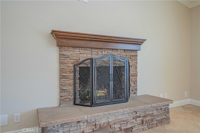 details featuring baseboards, ornamental molding, and a fireplace