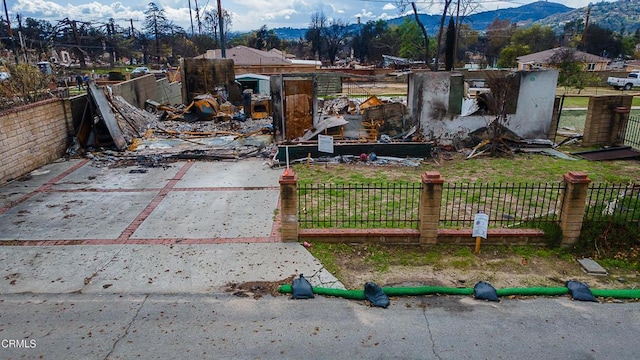 view of front of house with a mountain view and fence