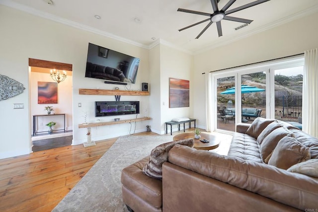 living area with visible vents, crown molding, ceiling fan, and hardwood / wood-style floors