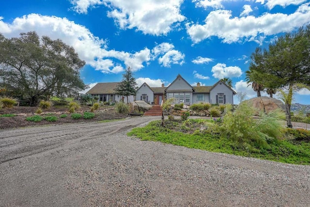 view of front of home with gravel driveway