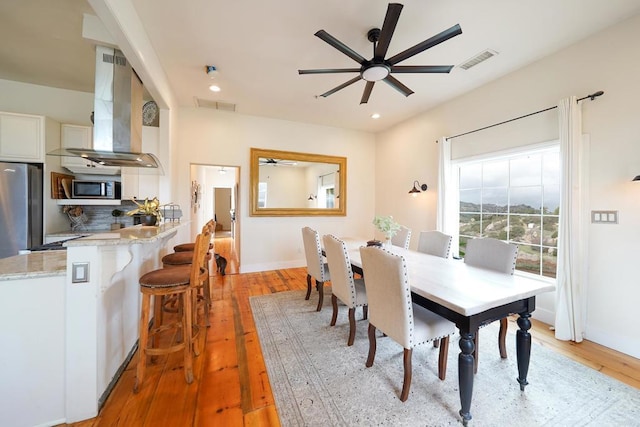 dining room featuring visible vents, recessed lighting, light wood-style floors, and ceiling fan