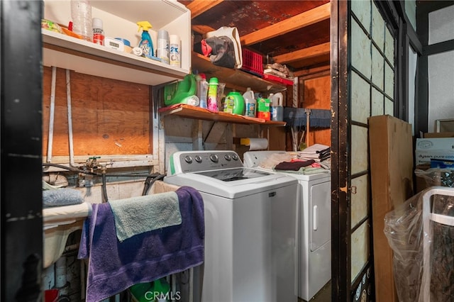 washroom with laundry area and washer and clothes dryer