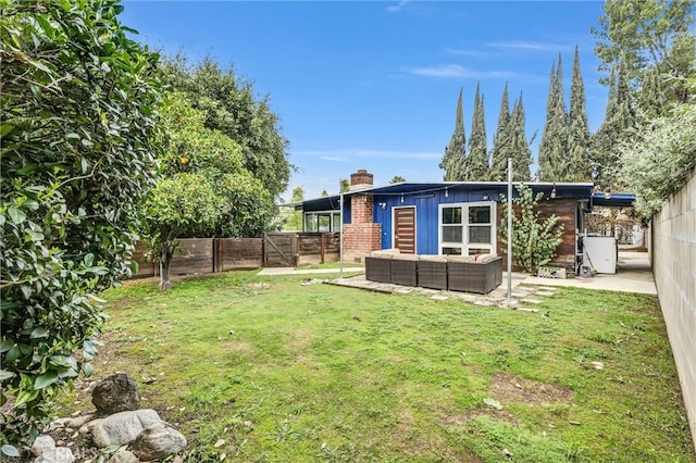 view of yard with a patio, a fenced backyard, and outdoor lounge area