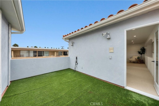 view of yard featuring a balcony