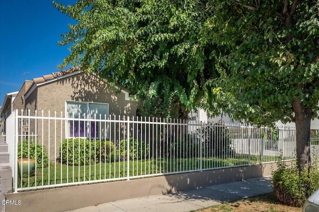 view of front of home featuring fence and stucco siding