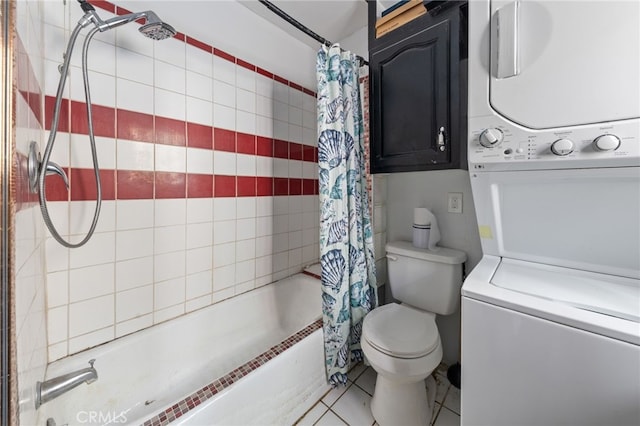 full bath with shower / bath combo with shower curtain, toilet, and stacked washer and clothes dryer