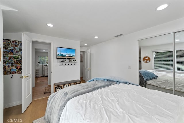 bedroom with visible vents, recessed lighting, and light wood-style floors