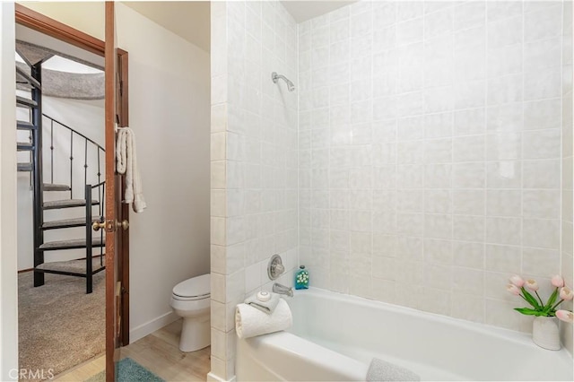 bathroom featuring toilet and washtub / shower combination