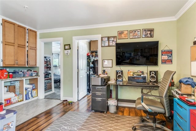 office area with baseboards, wood finished floors, and ornamental molding