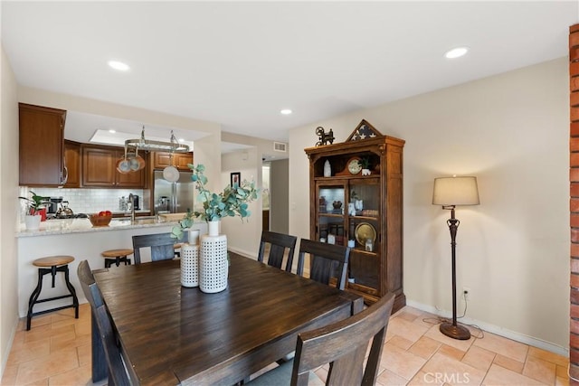 dining room featuring visible vents, recessed lighting, and baseboards