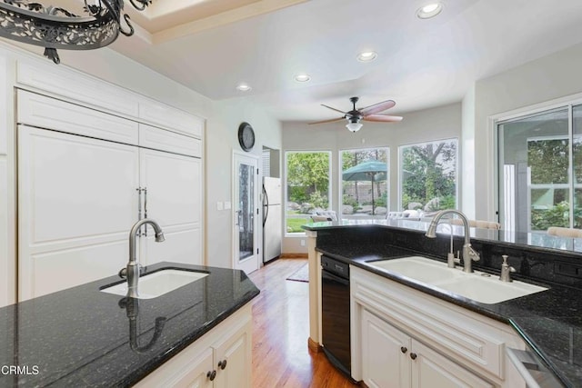 kitchen with ceiling fan, light wood-style flooring, freestanding refrigerator, and a sink