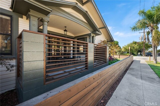 274 Grand Ave, Long Beach, CA 90803 - view of wooden terrace