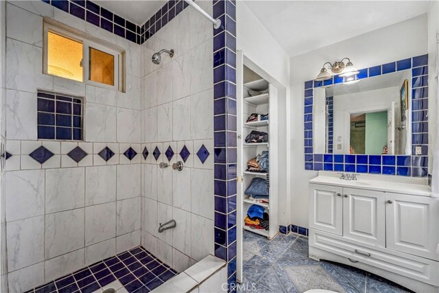 6324 Denver Ave, Los Angeles, CA 90044 - full bath featuring a tile shower and vanity