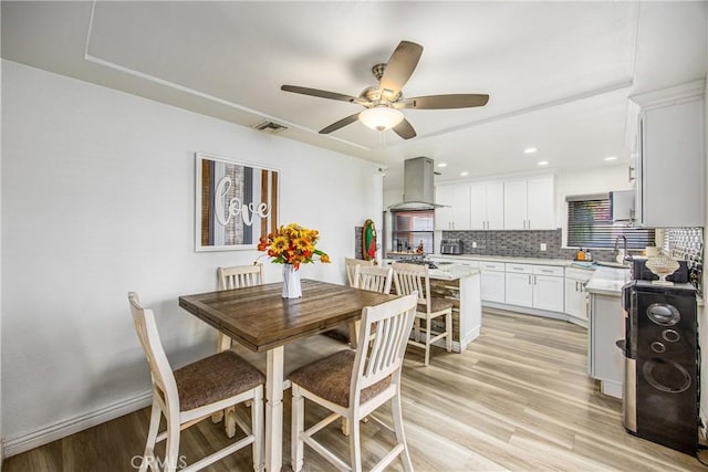 dining space with recessed lighting, visible vents, light wood-style flooring, and a ceiling fan