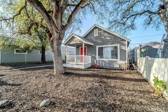 bungalow featuring fence