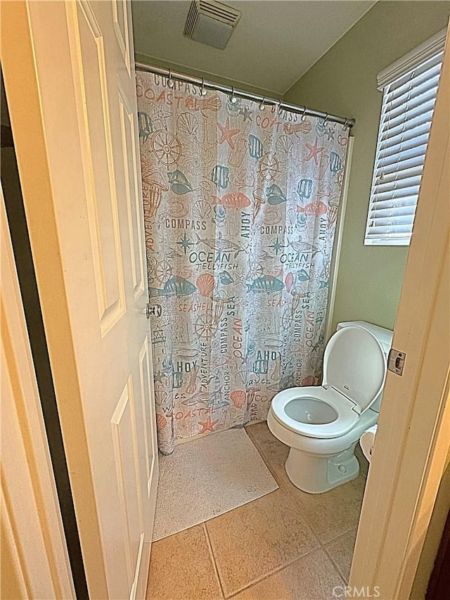 full bathroom with visible vents, toilet, and a shower with shower curtain